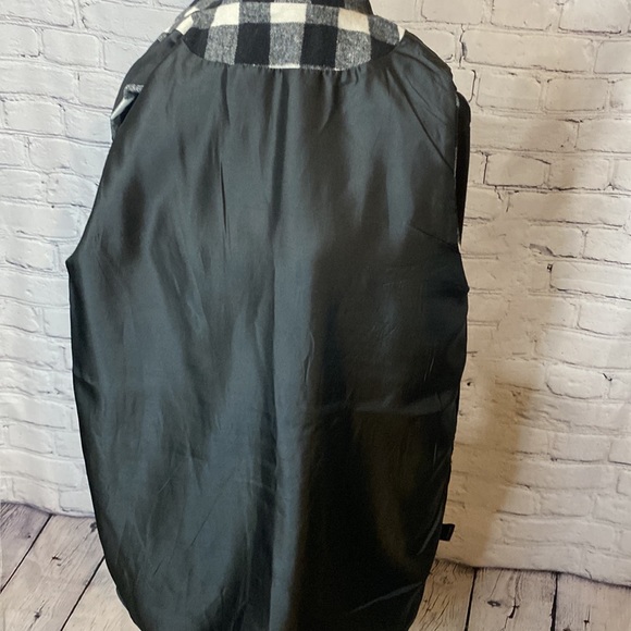 Black and white Buffalo 🦬 Plaid long vest - Picture 8 of 10